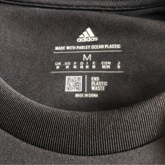 𝅺Adidas running shirt with retro design - Picture 2 of 6